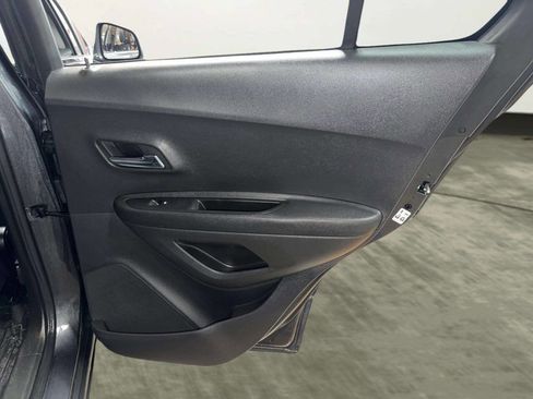 Used 2019 Chevrolet Trax LT w/ Sun & Sound Package image 21