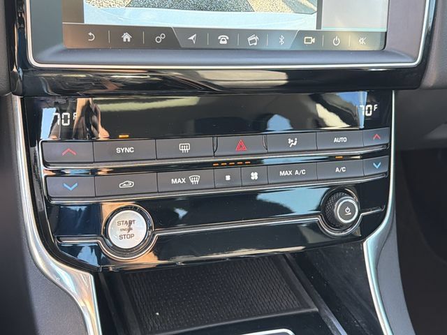 Used 2019 Jaguar XE Premium RWD image 23
