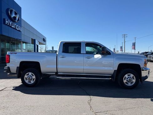 Used 2019 Chevrolet Silverado 2500 LT w/ LT Convenience Package image 9