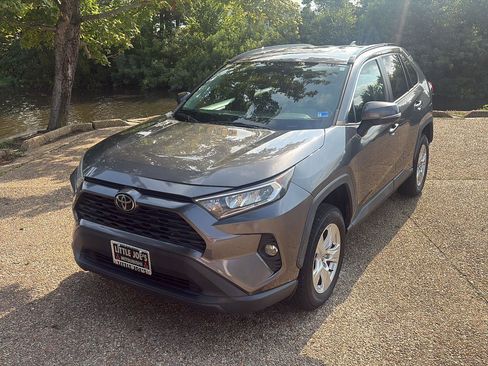 Used 2021 Toyota RAV4 XLE AWD/4WD image 12