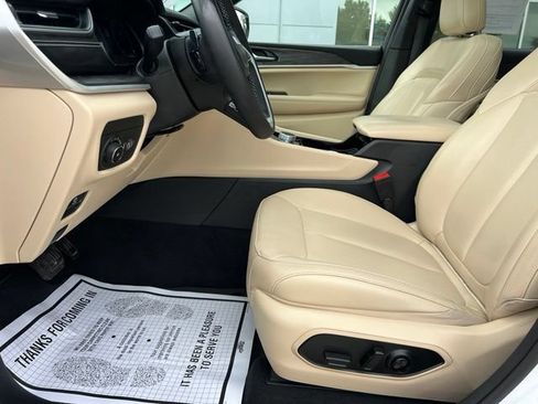 Used 2023 Jeep Grand Cherokee Limited AWD/4WD image 27