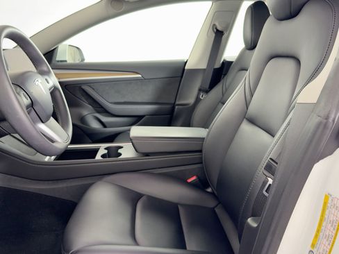 Used 2023 Tesla Model 3 Standard Range image 5
