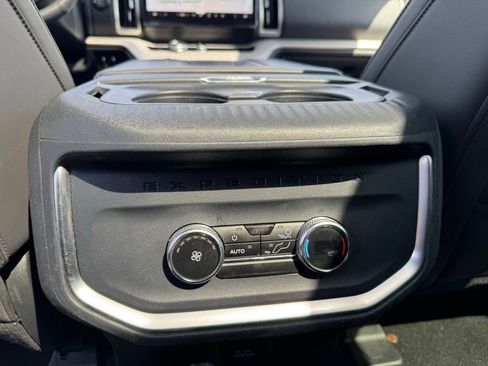 Used 2025 Ford Expedition Active AWD/4WD image 14