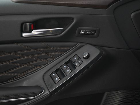 Used 2022 Toyota Avalon Limited FWD image 20
