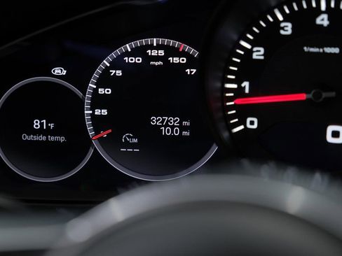 Used 2022 Porsche Cayenne image 16