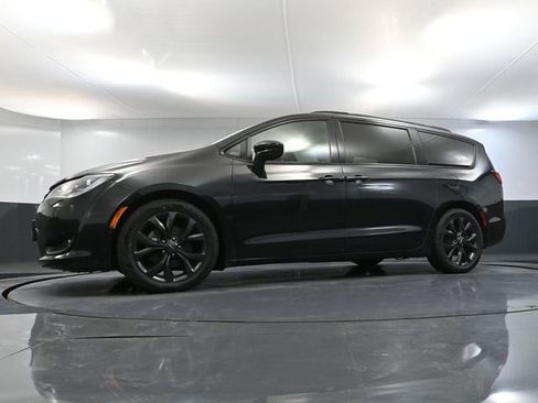 Used 2019 Chrysler Pacifica Touring-L Plus w/ Advanced Safetytec Group FWD image 65