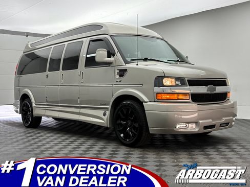 Used 2023 Chevrolet Express 2500 Extended RWD image 1