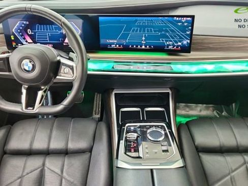 Used 2023 BMW 760i xDrive w/ Executive Package AWD/4WD image 36