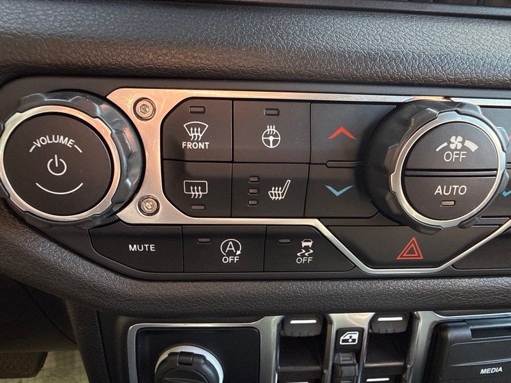 Used 2024 Jeep Gladiator Sport AWD/4WD image 30