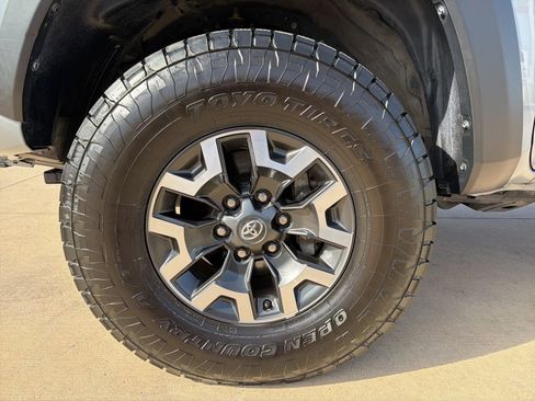 Used 2021 Toyota Tacoma TRD Off-Road w/ Technology Package image 10