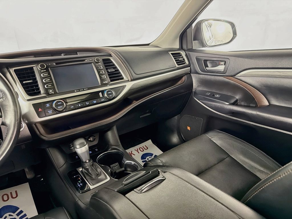 Used 2019 Toyota Highlander Limited AWD/4WD image 23