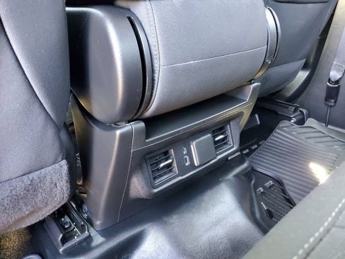 Used 2023 Chevrolet Silverado 1500 LT AWD/4WD image 31