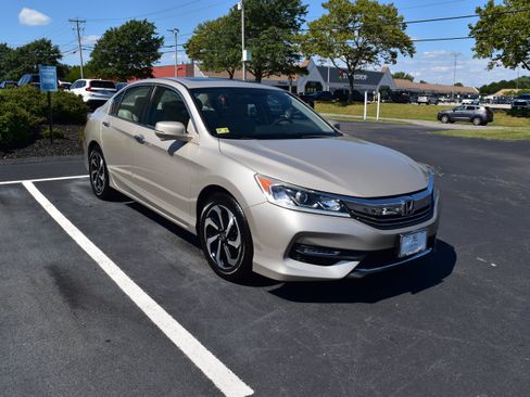 Certified 2017 Honda Accord EX image 2