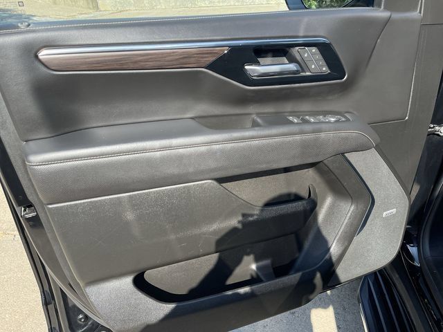 Used 2025 Chevrolet Tahoe Premier AWD/4WD image 10