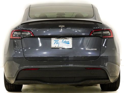 Used 2023 Tesla Model Y Performance image 8