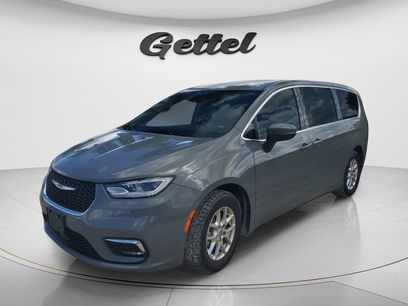 Used 2023 Chrysler Pacifica Touring-L
