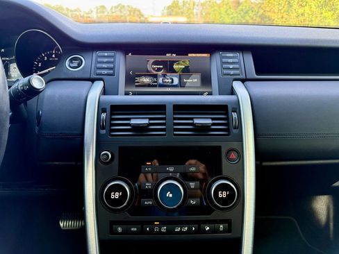 Used 2019 Land Rover Discovery Sport SE image 15