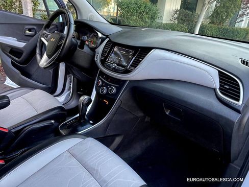 Used 2018 Chevrolet Trax LT w/ LT Convenience Package image 15