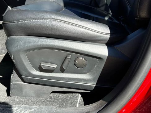 Used 2019 Ford Explorer XLT w/ Equipment Group 202A FWD image 11