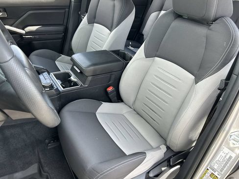 Used 2025 Toyota Tacoma TRD Sport AWD/4WD image 19