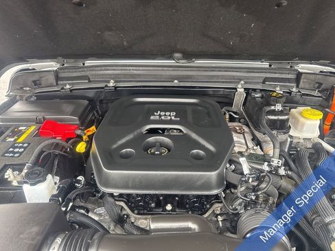 Used 2022 Jeep Wrangler Unlimited Sahara w/ Cold Weather Group image 18