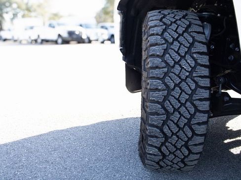 Used 2025 Toyota Tacoma SR image 8