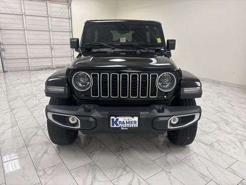 Used 2025 Jeep Wrangler Unlimited Sahara w/ Safety Group AWD/4WD image 3