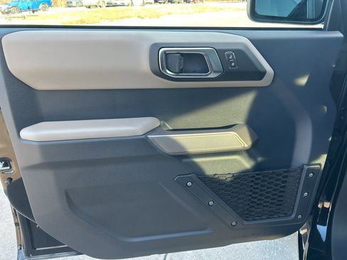 Used 2023 Ford Bronco Wildtrak image 20