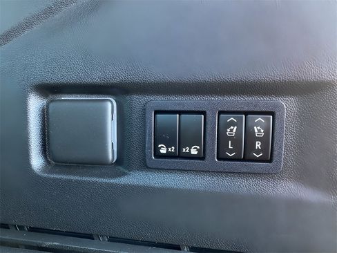 Used 2021 GMC Yukon Denali w/ Denali Premium Package image 14