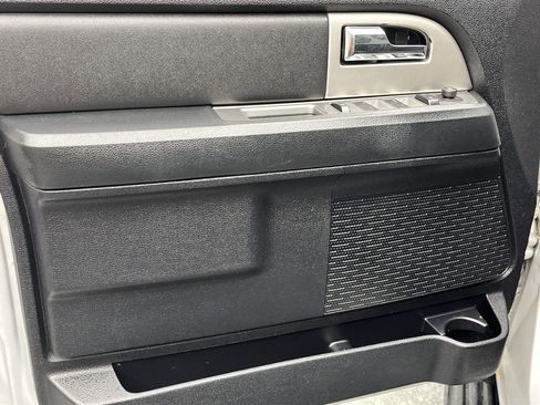 Used 2016 Ford Expedition EL XLT w/ Equipment Group 202A image 9