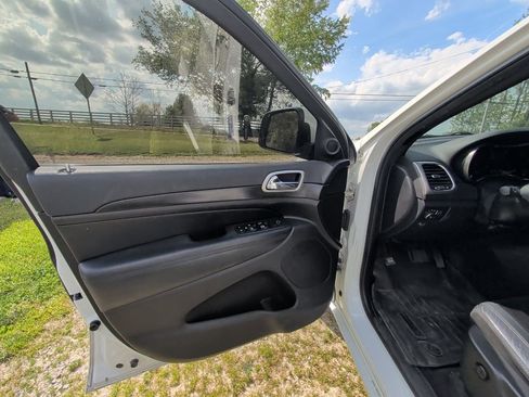Used 2018 Jeep Grand Cherokee Altitude image 7