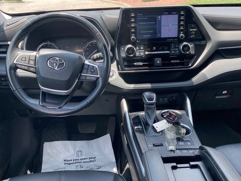 Used 2022 Toyota Highlander XLE FWD image 9