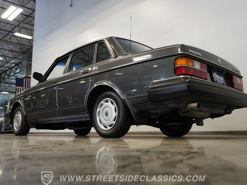 Used 1988 Volvo 240 Sedan RWD image 26