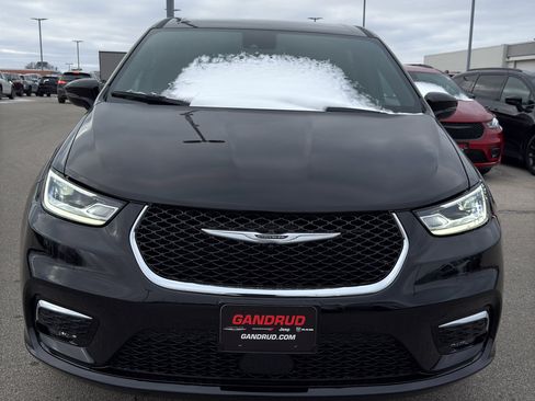 New 2026 Chrysler Pacifica Select image 3