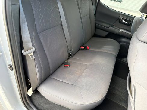 Used 2018 Toyota Tacoma TRD Off-Road AWD/4WD image 12