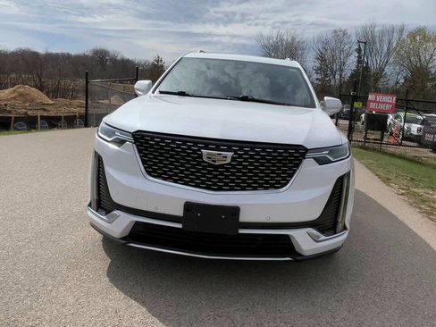 Used 2023 Cadillac XT6 Premium Luxury image 3