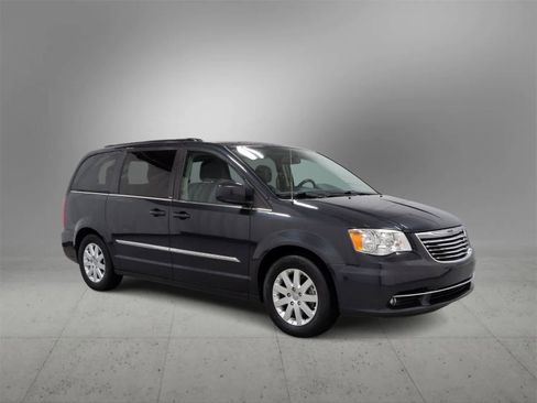 Used 2013 Chrysler Town & Country Touring w/ Trailer Tow Group image 2