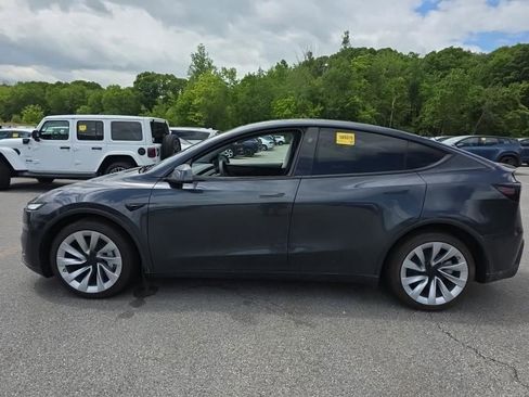Used 2026 Tesla Model Y AWD image 7