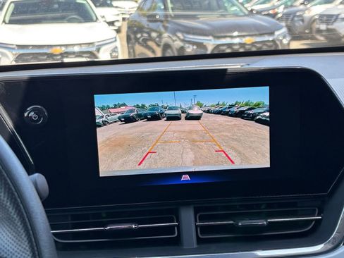 Used 2025 Chevrolet Trax LT FWD image 20