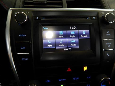 Used 2017 Toyota Camry SE image 30