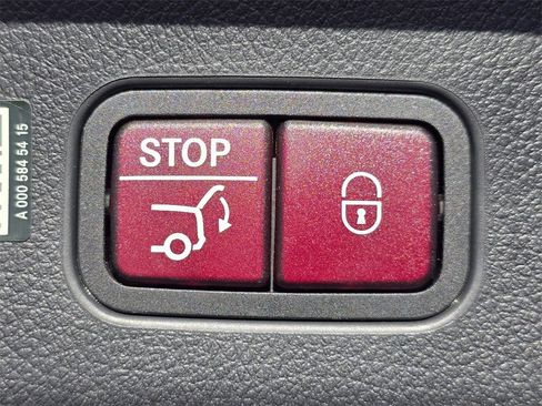 Used 2024 Mercedes-Benz GLC 300 image 12