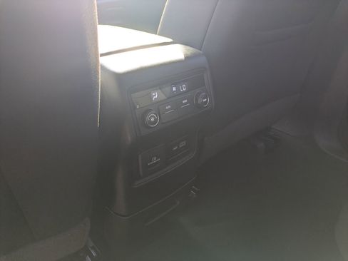 Used 2022 GMC Acadia SLE w/ Driver Convenience Package image 30