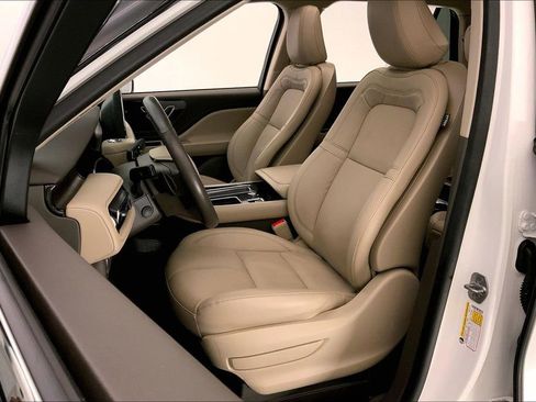 Used 2023 Lincoln Aviator Reserve w/ Equipment Group 201A image 12