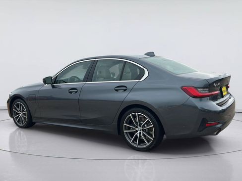 Used 2021 BMW 330e w/ Convenience Package RWD image 4