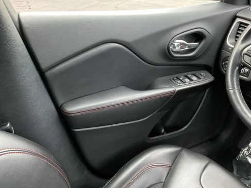 Used 2020 Jeep Cherokee Trailhawk w/ Cold Weather Group image 18