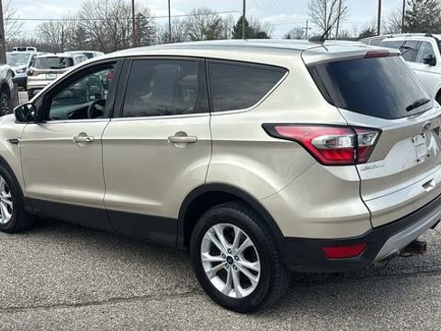 Used 2017 Ford Escape SE image 5