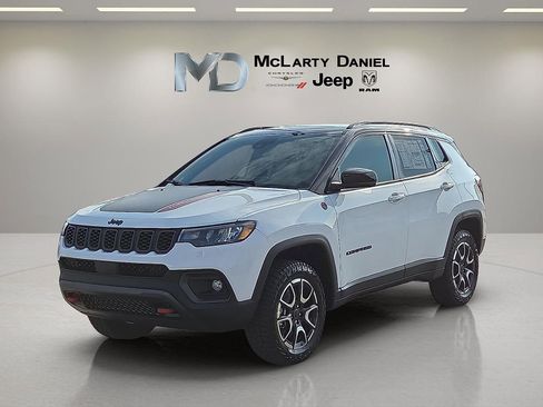 New 2026 Jeep Compass Trailhawk w/ Sun, Sound & Navigation Group image 2