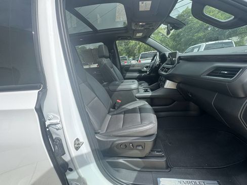 Used 2022 Chevrolet Tahoe Z71 w/ Luxury Package AWD/4WD image 9