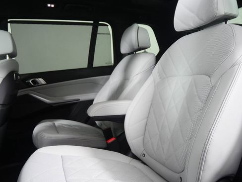 New 2026 BMW X7 xDrive40i w/ M Sport Package AWD/4WD image 16