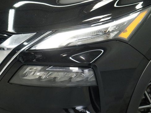 Used 2021 Nissan Rogue S AWD/4WD image 2